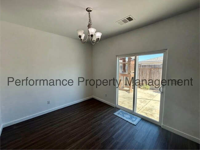 Building Photo - Stunning 3 Bed/2 Bath S Bakersfield Home w...