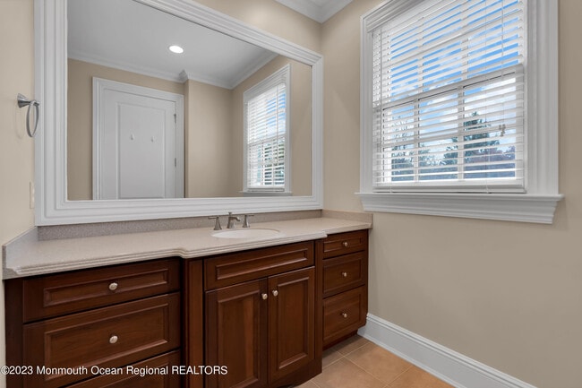 Building Photo - 131 Oval Rd