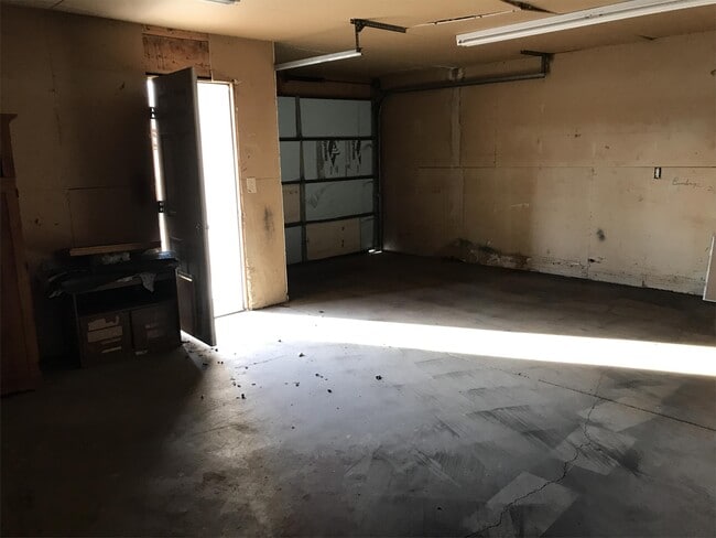 Building Photo - 1550 S Gold St