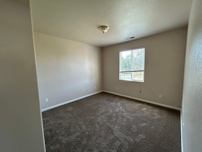 Building Photo - 3716 E Vassar Ct