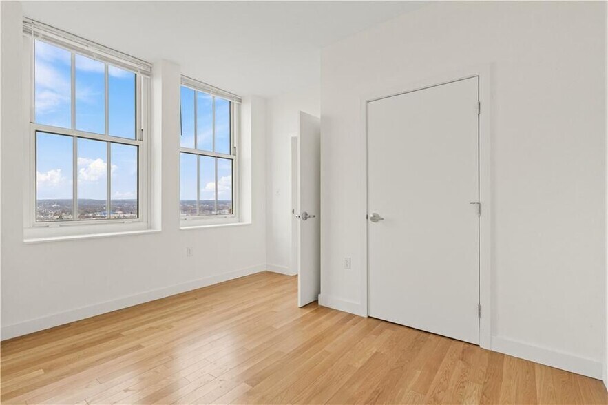 Building Photo - 1 W Exchange St