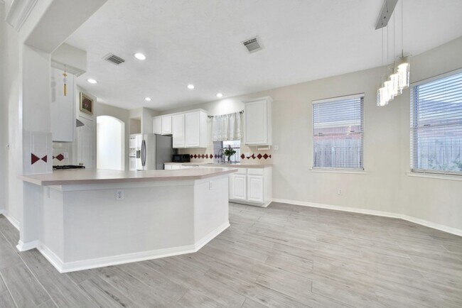 Building Photo - 522 Jay's Ln