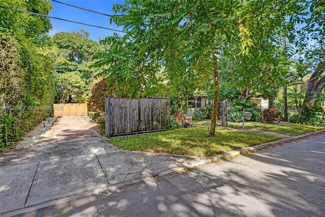 Building Photo - 669 NE 60th St