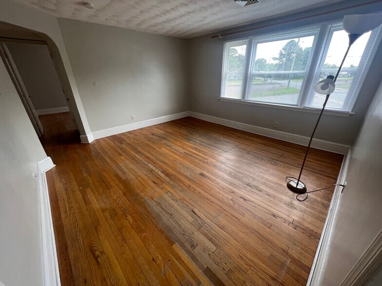 Building Photo - 1720 Seaboard Ave