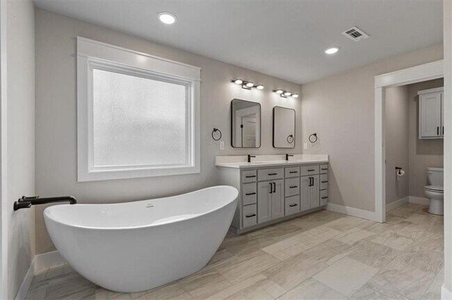 Building Photo - 3 Pickering Dr