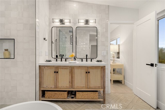 Building Photo - 24362 Via Santa Clara