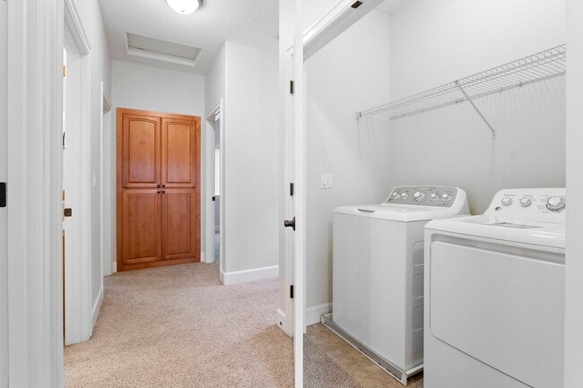 Building Photo - Beautiful 4-bdr/2.5 bath Beaverton home w/ fireplace near nature area, Intel, Nike, and more