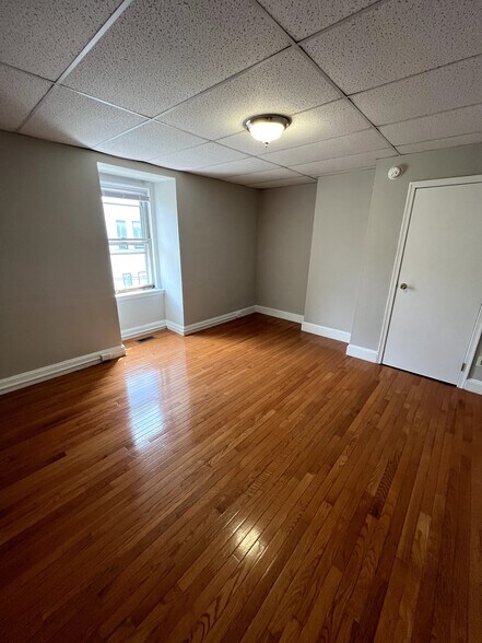 Building Photo - 4053 Sansom St