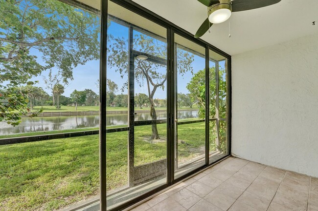Building Photo - 3750 Inverrary Dr