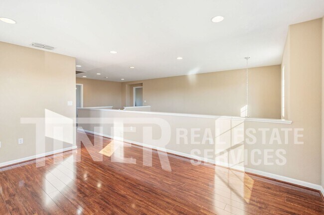 Building Photo - 3576 Hume St