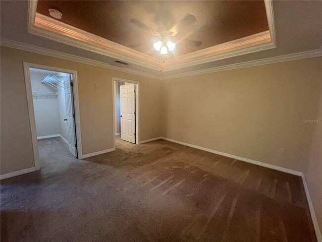 Building Photo - 12660 SW Lakeside Dr