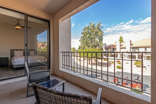 Building Photo - Two bedroom condo