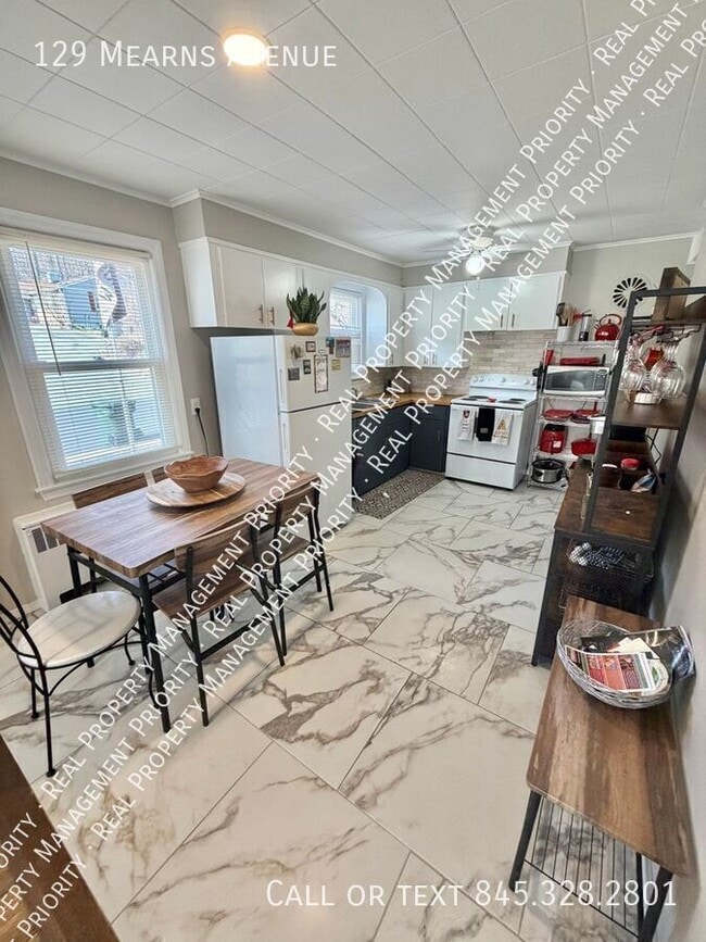 Building Photo - 129 Mearns Ave