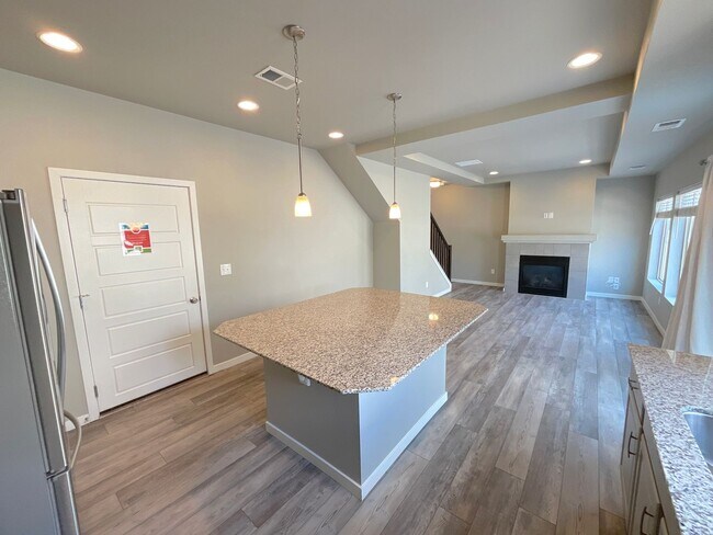 Building Photo - 3 Bedrooom Home Available Near Dublin Blvd...