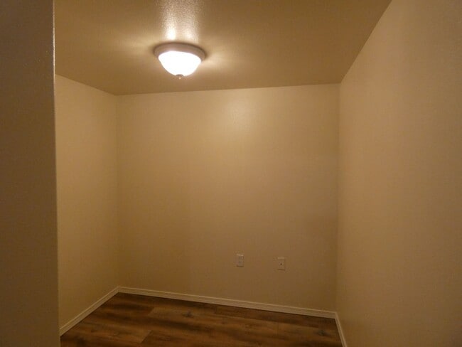 Building Photo - **Spacious Duplex** Lower Level