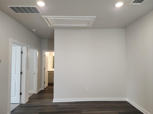 Building Photo - 2353 Moon Tower Trl