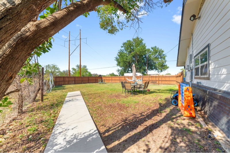 Building Photo - 3209 4th St