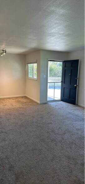 Building Photo - 2826 Varden Ave
