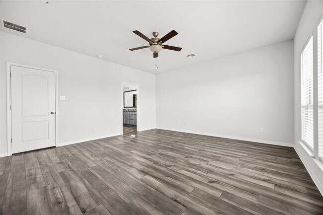 Building Photo - 2265 Wooster St