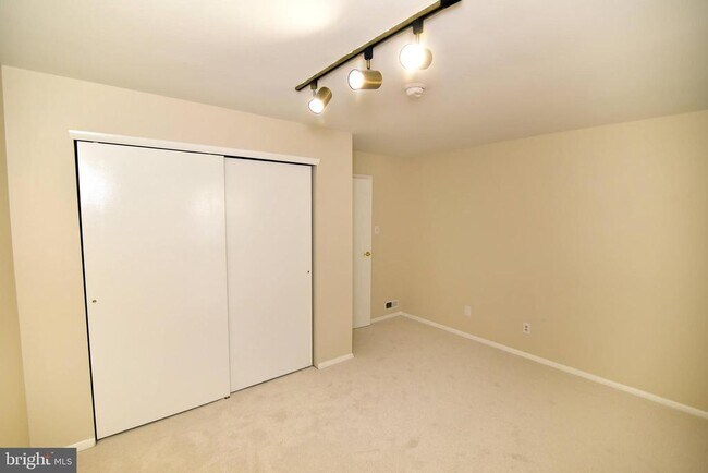 Building Photo - 201 Mulberry Cove