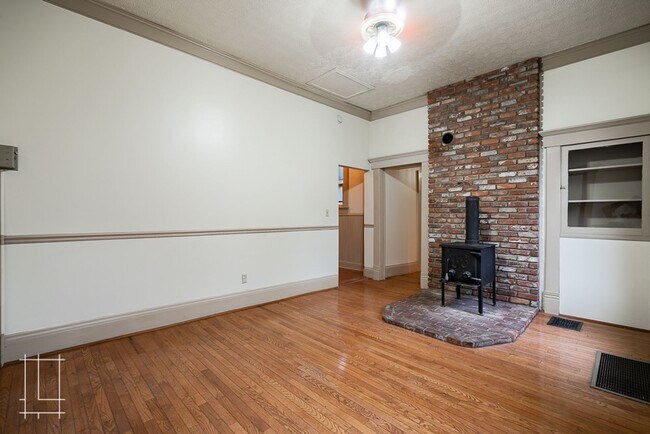 Building Photo - 836 Neil Ave