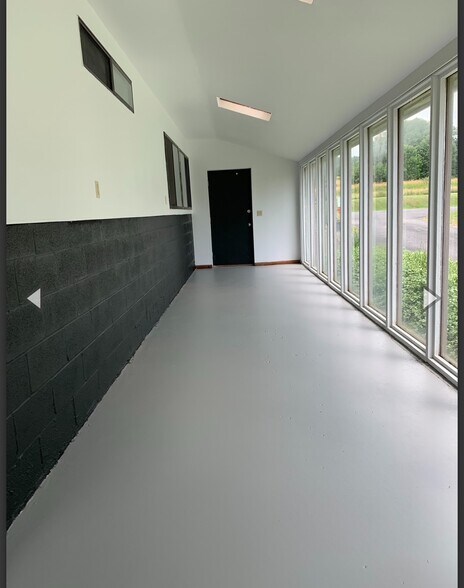 Building Photo - 1049 Danby Rd