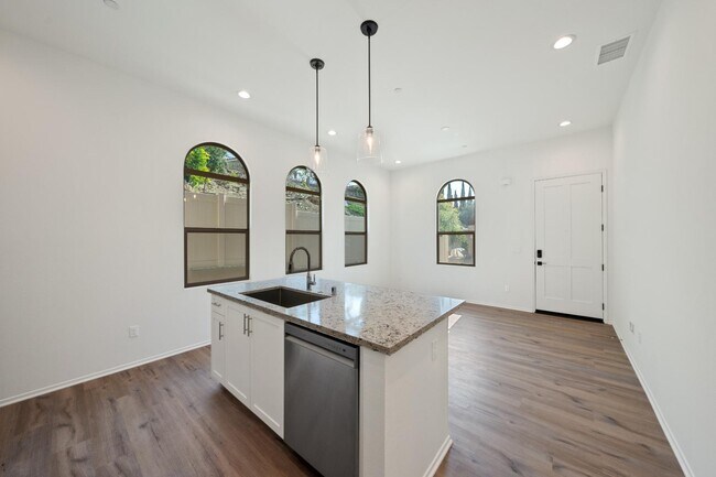 Building Photo - 822 Francesca Dr