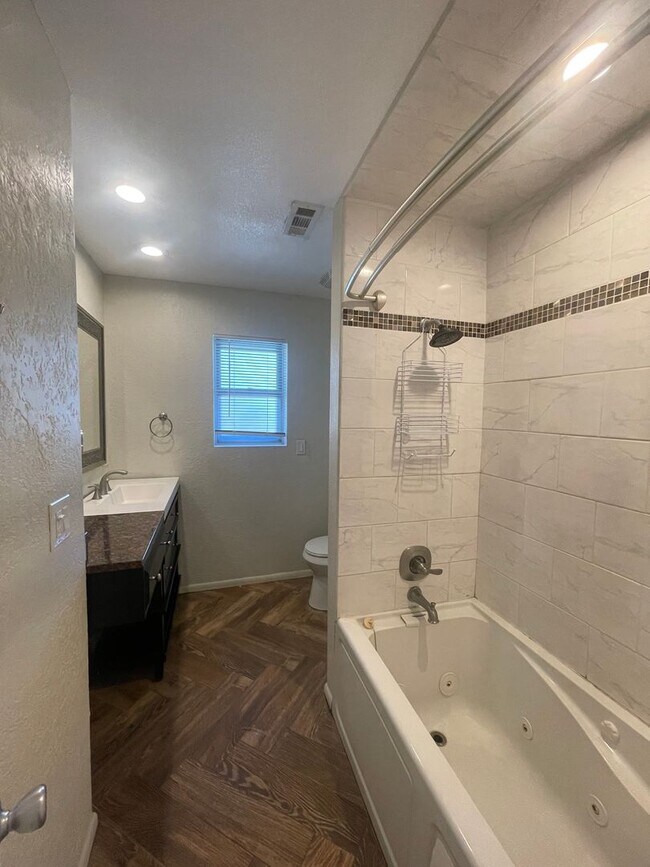 Building Photo - 2313 N Cielo Dr