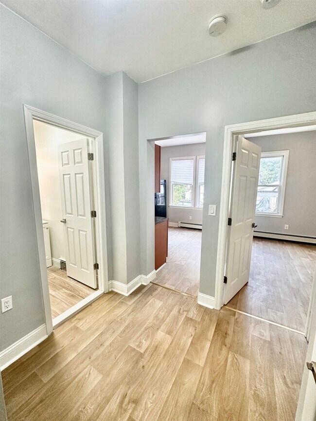 Building Photo - 130 Grant Ave