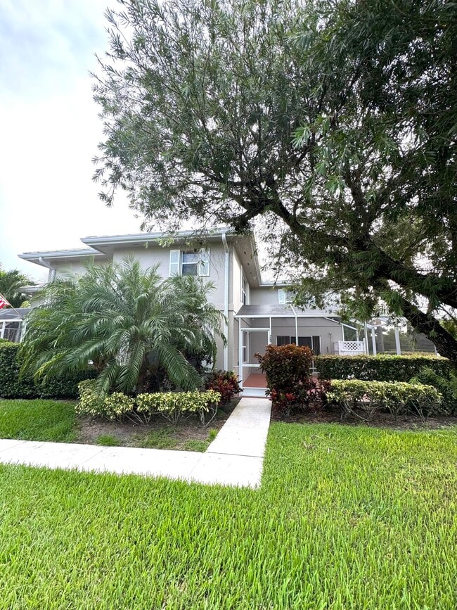 Building Photo - 2813 SW Lakemont Pl