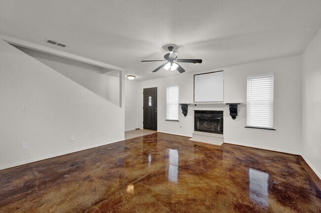 Building Photo - Townhome for Lease!