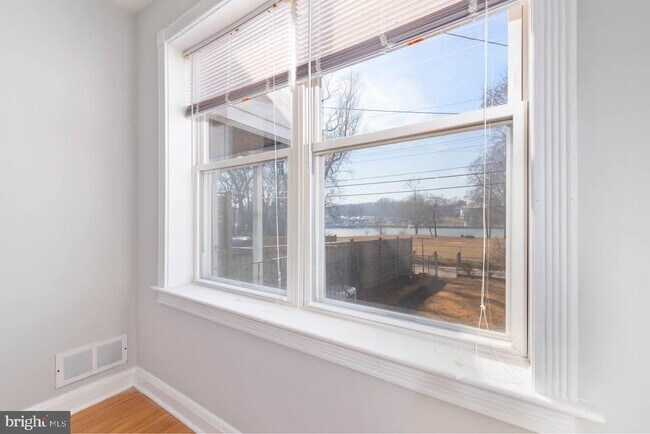 Building Photo - 114 Riverthorn Rd