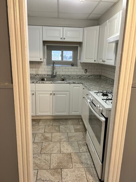 Building Photo - 18 John St