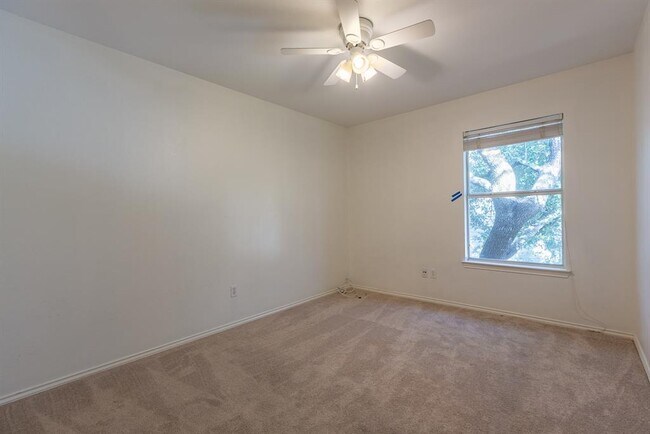 Building Photo - 2308 Sandra Dr