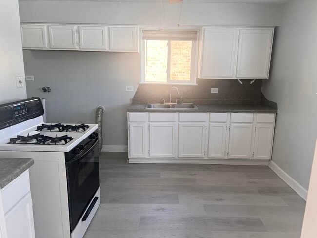 Building Photo - 12854 S Sangamon St