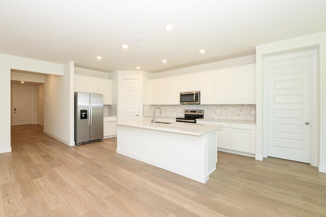 Building Photo - 9062 Dahlia Cir