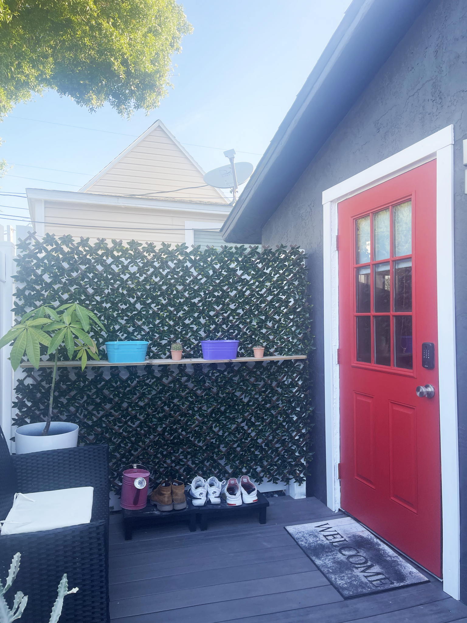 front entrance - 1034 Queen St N
