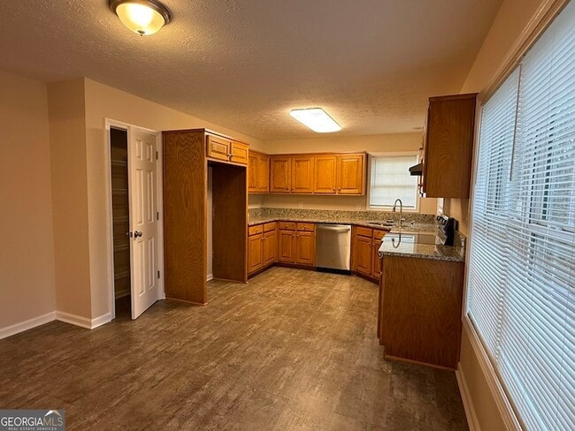 Building Photo - 175 River N Ct