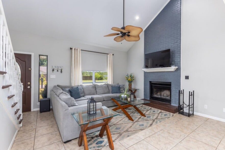 Building Photo - 650 Reynolds Cir