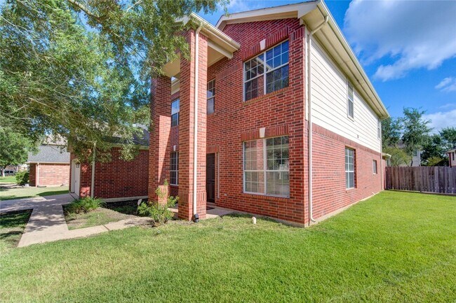 Building Photo - 5527 Gatesprings Ln