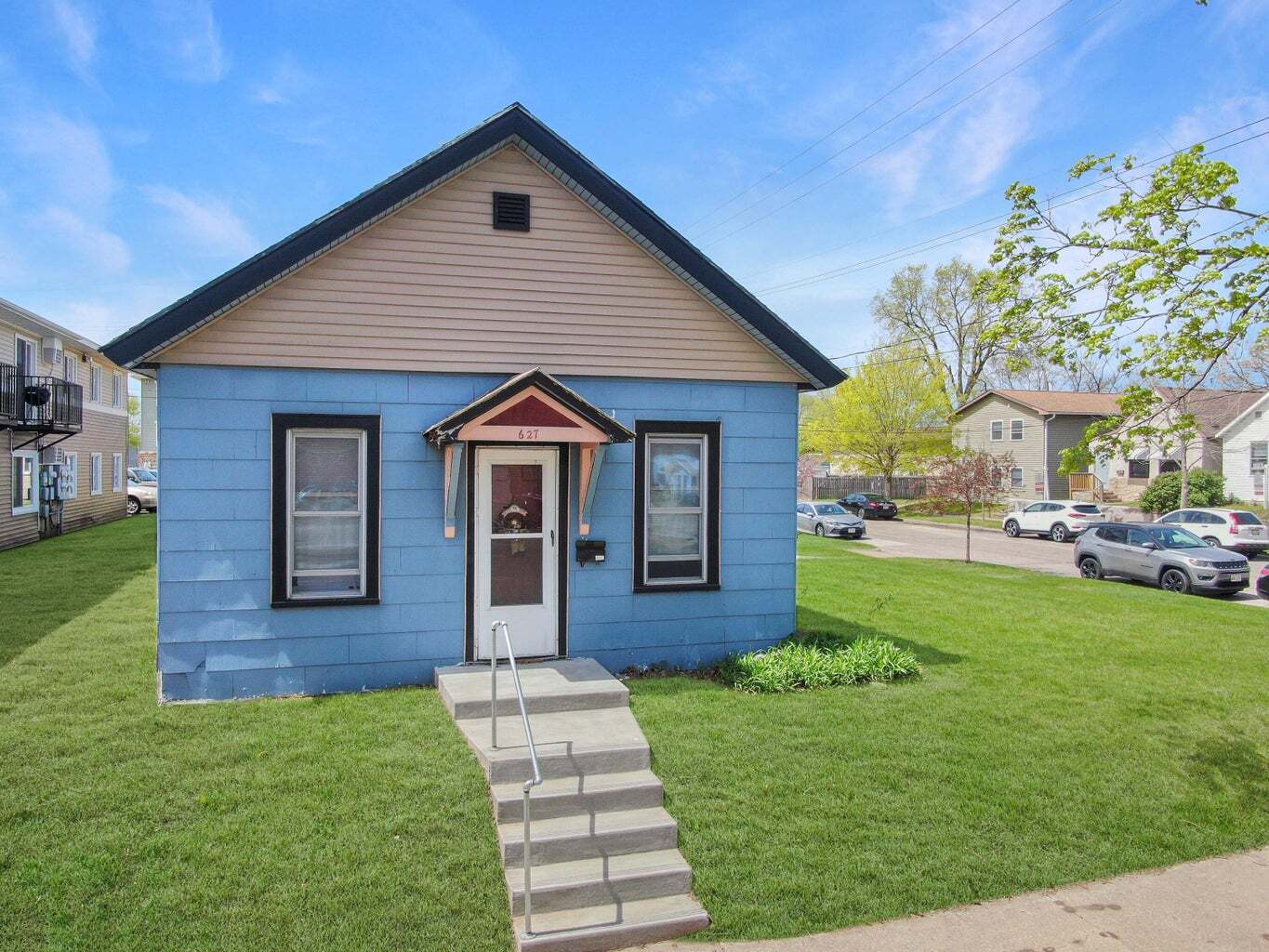 Building Photo - 627 10th St N