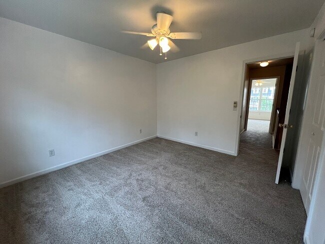 Building Photo - 570 Batty Way