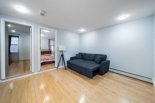 Building Photo - 162 Steuben St