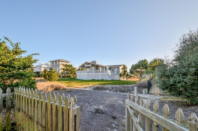 Building Photo - Solita @ 2 Sand Dollar Lane