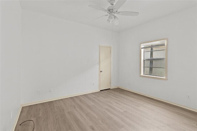 Building Photo - 1521 Avenue O