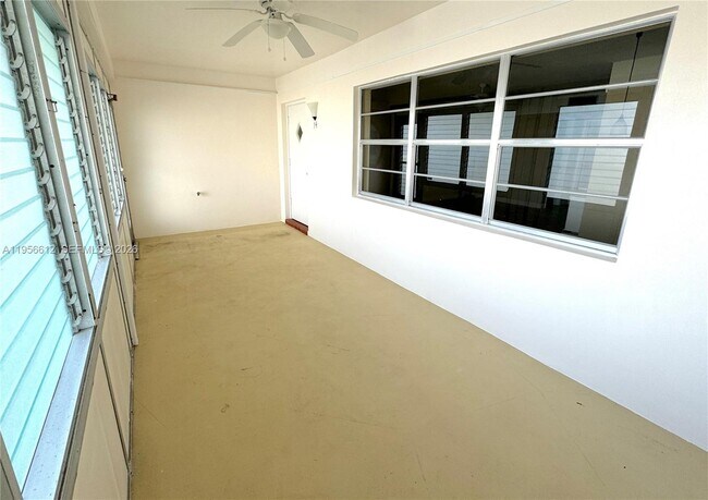 Building Photo - 2800 NE 28th St