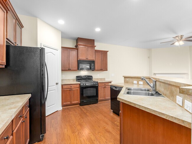 Building Photo - 533 Panorama Park Pl