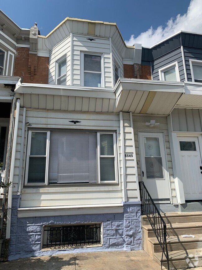 Building Photo - Spacious 3 Bed, 1.5 Bath Home – $1,795/Mon...