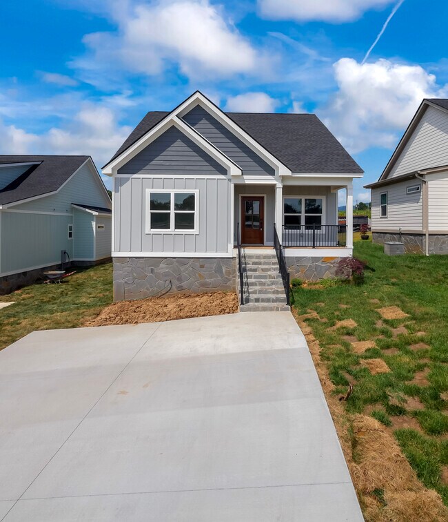 Building Photo - 102 Sunset Dr