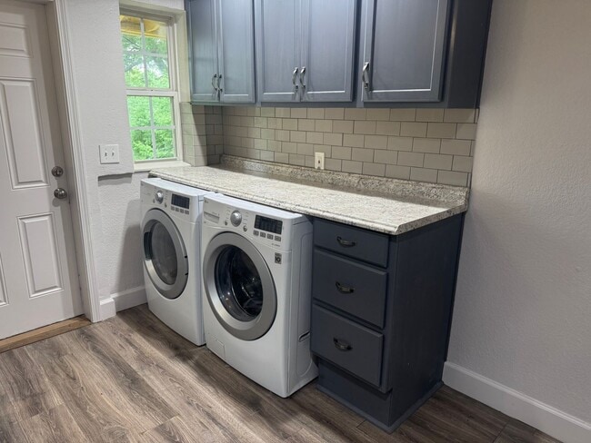 Building Photo - Updated Home Near KU Med